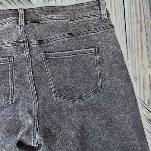 Universal Standard Etta High Rise Straight Leg Jeans 28 Inch in Washed Black 10 - Picture 14 of 16